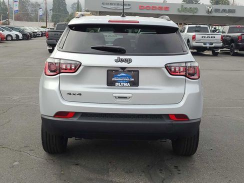 New 2026 Jeep Compass Latitude image 13