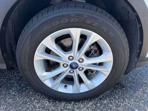 Used 2017 Ford Escape SE AWD/4WD image 32