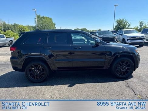 Used 2019 Jeep Grand Cherokee Altitude AWD/4WD image 2