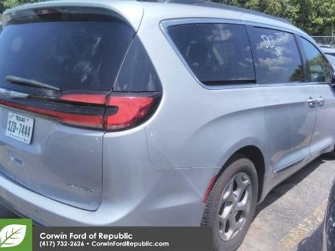 Used 2023 Chrysler Pacifica Limited FWD image 9