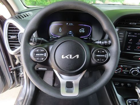 Certified 2025 Kia Soul LX w/ LX Technology Package FWD image 15