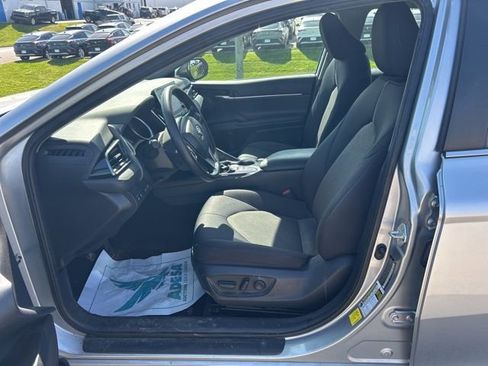 Used 2022 Toyota Camry LE FWD image 9