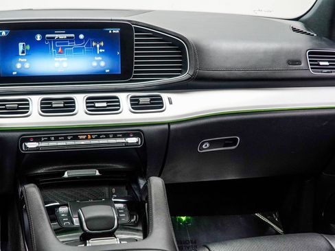 Used 2025 Mercedes-Benz GLS 450 4MATIC image 17