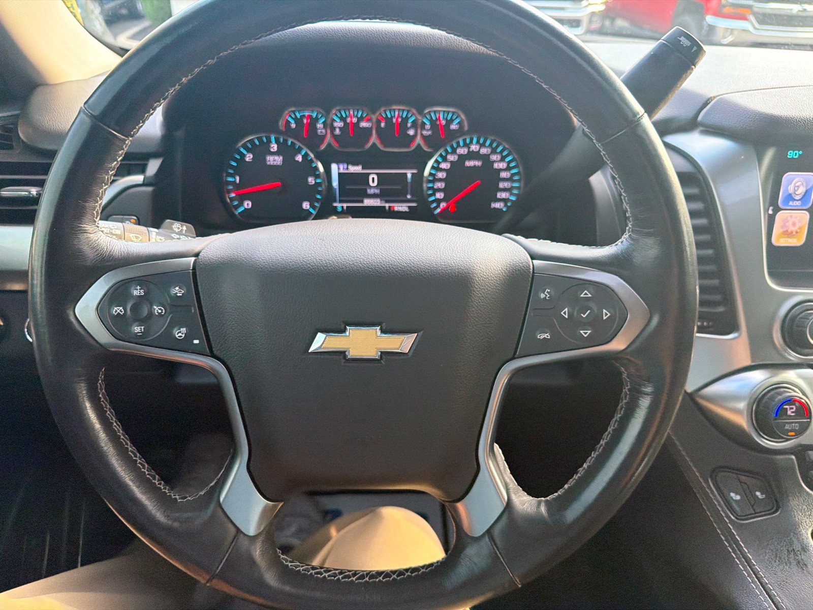Used 2018 Chevrolet Suburban LT w/ Luxury Package AWD/4WD image 12