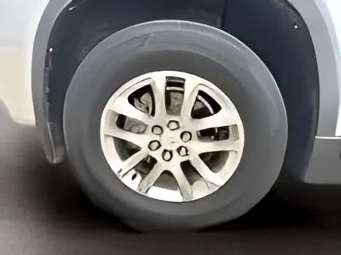 Used 2019 Chevrolet Traverse LT image 23