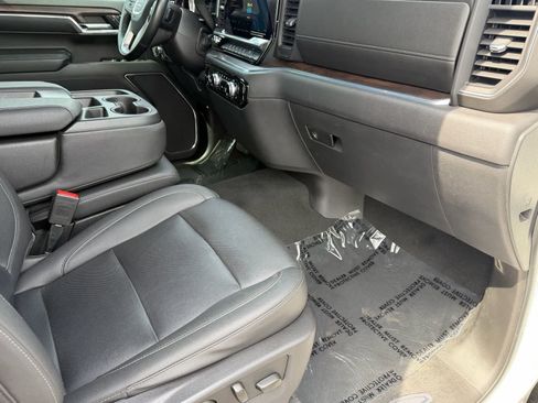 Used 2024 GMC Sierra 1500 SLT AWD/4WD image 12