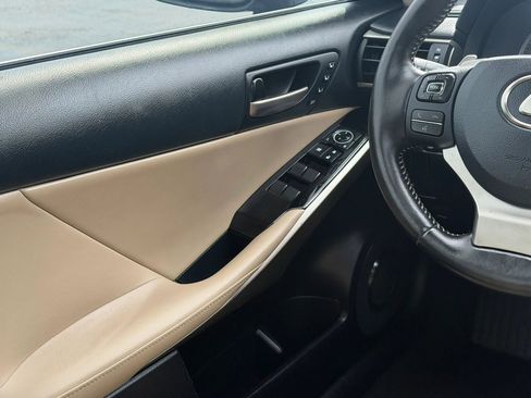 Used 2019 Lexus IS 300 w/ Premium Package RWD image 33