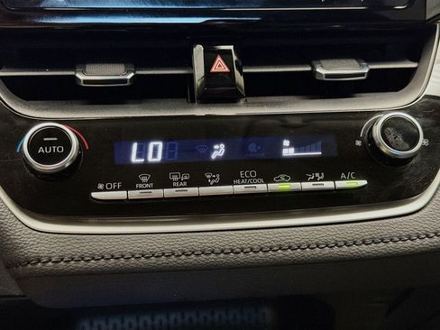 Used 2022 Toyota Corolla LE w/ Premium Interior Package image 10