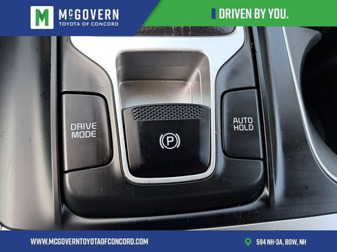 Used 2023 Kia Carnival LX FWD image 32