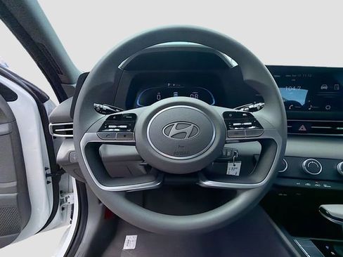 New 2026 Hyundai Elantra SE FWD image 11
