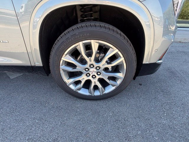 New 2027 GMC Acadia Denali w/ LPO, Floor Liner Package FWD image 3