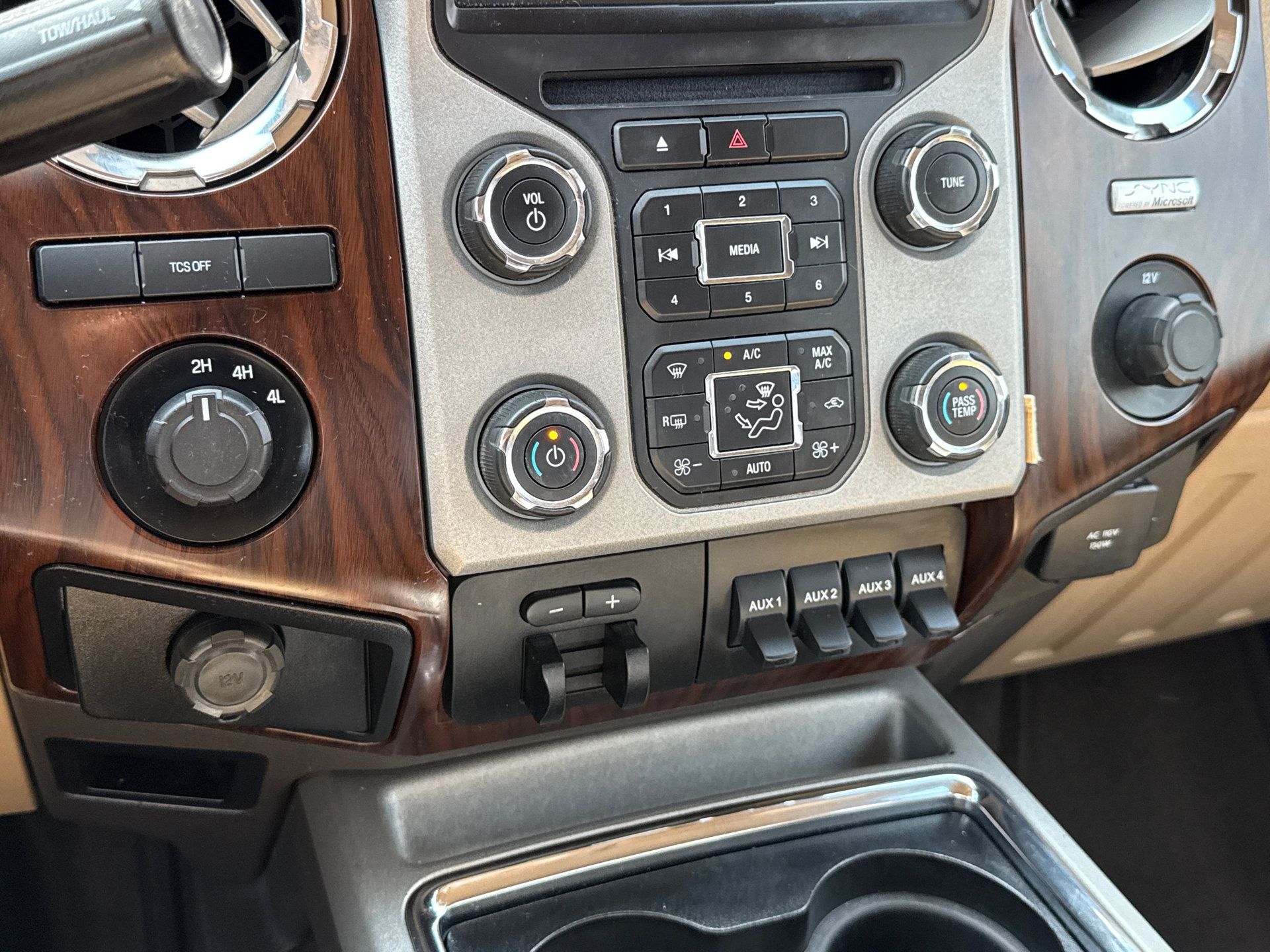 Used 2014 Ford F350 Lariat w/ Lariat Interior Package AWD/4WD image 26