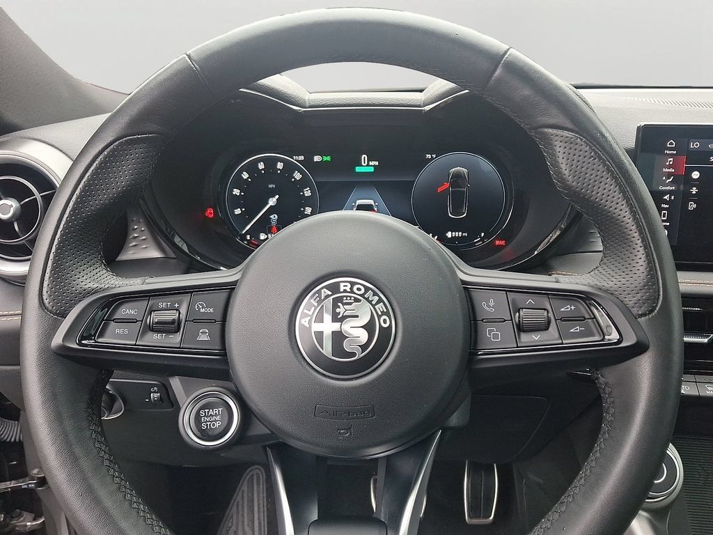Used 2025 Alfa Romeo Tonale AWD/4WD image 21