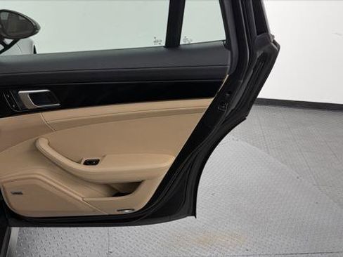Used 2017 Porsche Panamera RWD image 19