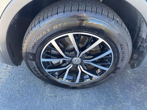 Used 2021 Volkswagen Tiguan SE w/ 3rd Row Seat Package image 18