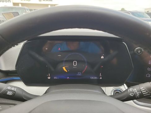 Used 2025 Chevrolet Trax LT w/ Driver Confidence Package FWD image 18