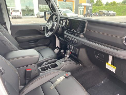 New 2025 Jeep Wrangler Unlimited Sahara w/ Safety Group AWD/4WD image 11