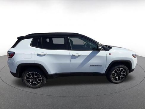 Used 2025 Jeep Compass Trailhawk image 16
