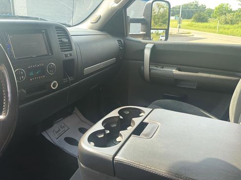 Used 2008 Chevrolet Silverado 2500 LT w/ 1LT Convenience Package AWD/4WD image 12