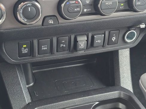 Used 2023 Toyota Tacoma TRD Off-Road w/ Technology Package image 33