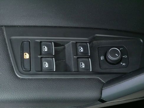 Used 2019 Volkswagen Tiguan SEL AWD/4WD image 21