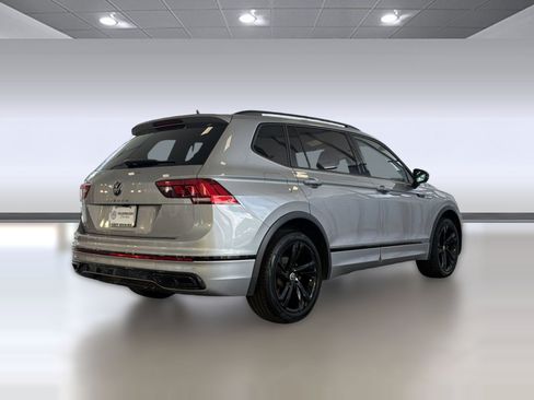 Used 2023 Volkswagen Tiguan SE R-Line FWD image 9