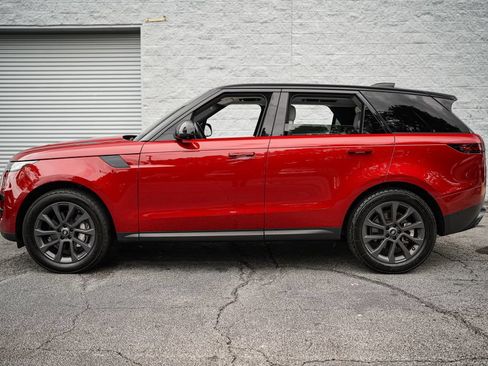 Used 2023 Land Rover Range Rover Sport SE AWD/4WD image 9