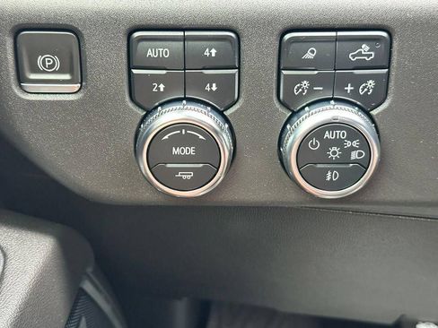 Used 2023 GMC Sierra 1500 SLT w/ SLT Premium Package AWD/4WD image 13