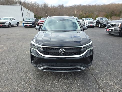 Used 2023 Volkswagen Taos SE image 3