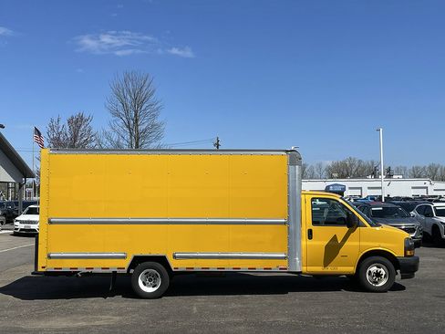 Used 2021 GMC Savana 3500 Extended w/ Power Convenience Package RWD image 19