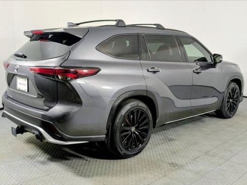 Used 2024 Toyota Highlander XSE FWD image 7