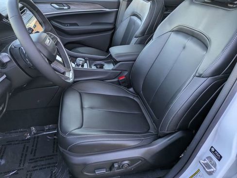 New 2026 Jeep Grand Cherokee Limited w/ Limited Altitude Package AWD/4WD image 10