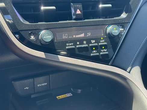 Used 2022 Toyota Camry XSE w/ Navigation Upgrade Package FWD image 16