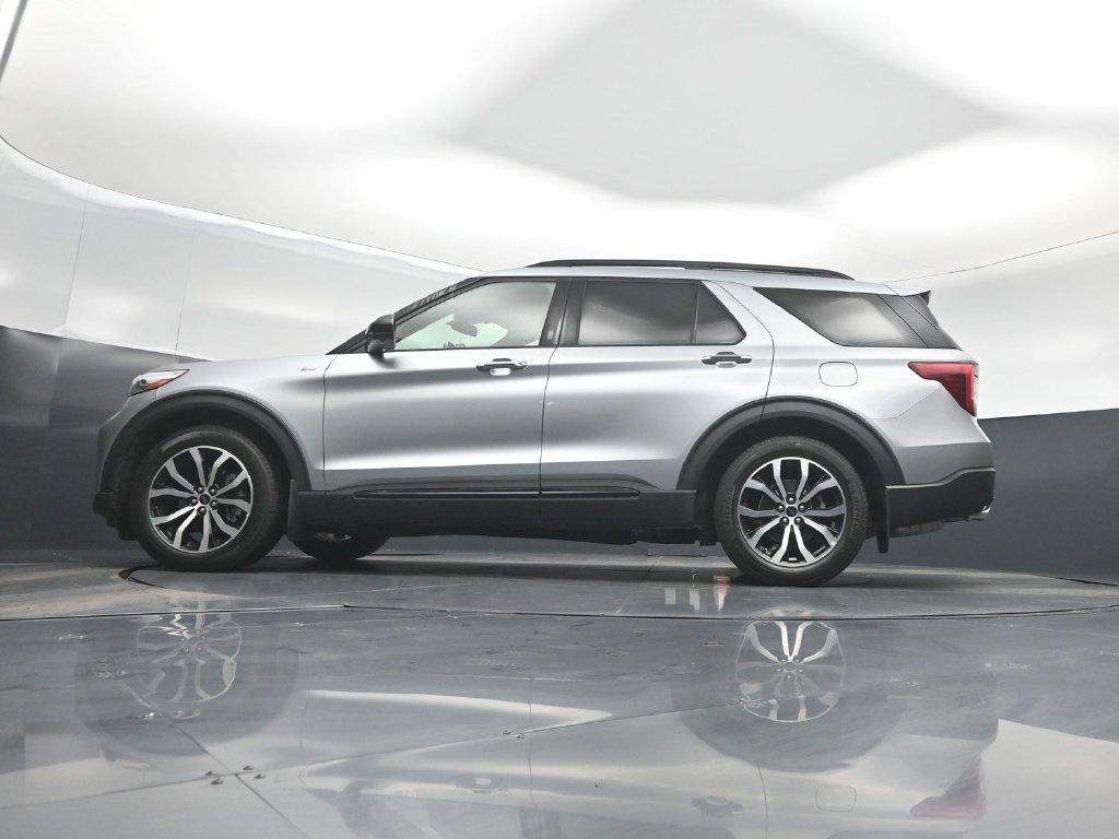 Certified 2023 Ford Explorer ST-Line w/ Class IV Trailer Tow Package RWD image 7