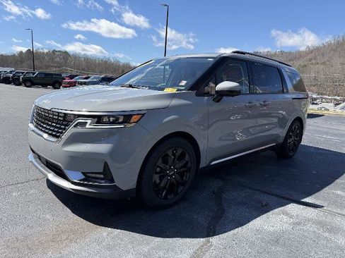 Used 2024 Kia Carnival SX Prestige image 3