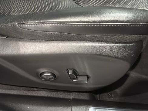 Used 2019 Jeep Cherokee Limited AWD/4WD image 13