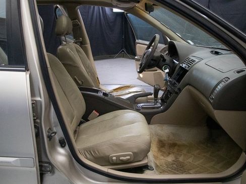 Used 2000 Nissan Maxima GLE image 17