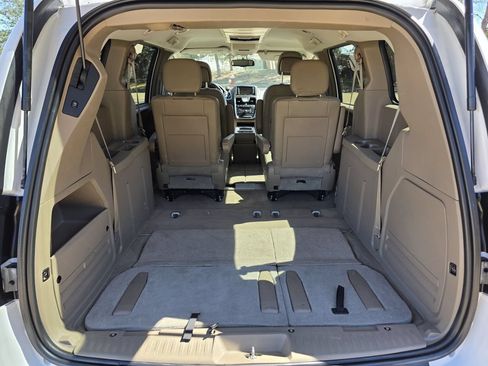 Used 2015 Chrysler Town & Country Touring FWD image 18