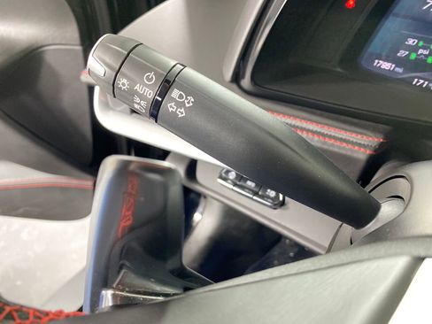 Used 2021 Chevrolet Corvette Stingray Premium Cpe w/ Z51 Performance Package image 16