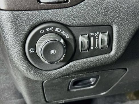 Used 2021 Jeep Cherokee Trailhawk w/ Trailer Tow Group AWD/4WD image 10