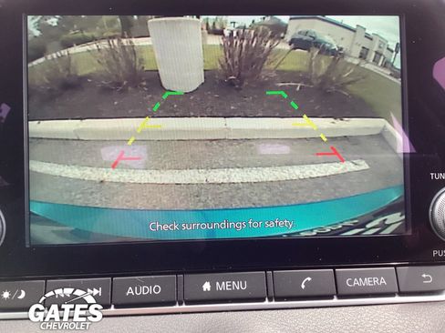 Used 2025 Nissan Sentra SV FWD image 15
