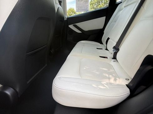 Used 2021 Tesla Model Y Long Range AWD/4WD image 42
