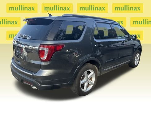 Used 2018 Ford Explorer XLT w/ Equipment Group 201A image 2