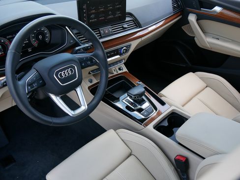 Used 2023 Audi Q5 2.0T Premium Plus w/ Premium Plus Package AWD/4WD image 14