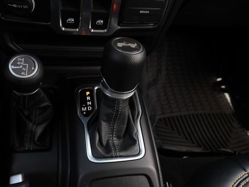 Used 2025 Jeep Wrangler Sport AWD/4WD image 29