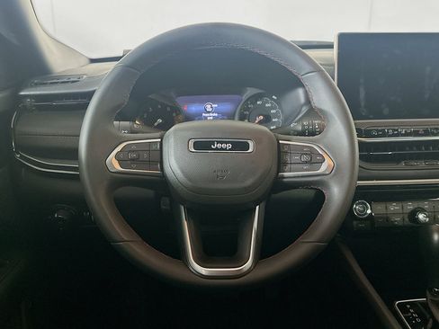 Used 2025 Jeep Compass Trailhawk image 18