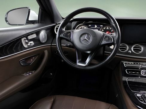 Used 2017 Mercedes-Benz E 300 4MATIC image 15