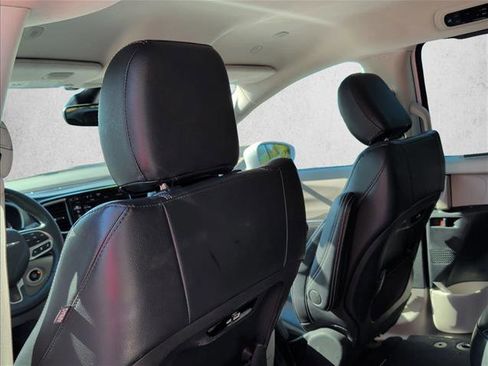 Used 2022 Chrysler Pacifica Touring-L FWD image 15