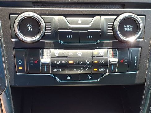Used 2017 Ford Explorer XLT w/ Equipment Group 202A FWD image 16