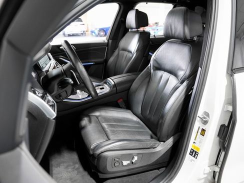Used 2022 BMW X5 M50i w/ Executive Package image 10